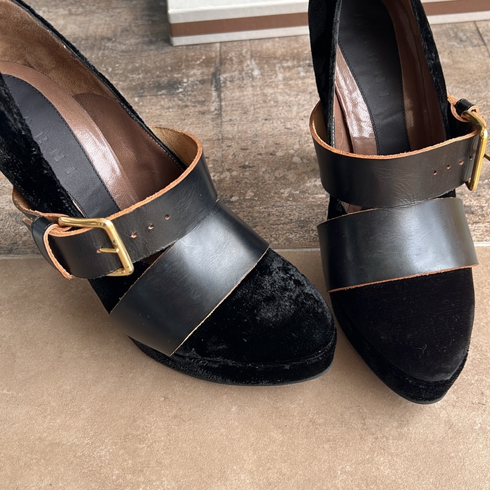 MARNI Vintage Platform Booties Pumps - Velvet with Leather Buckle size 40 - Picture 2 of 12